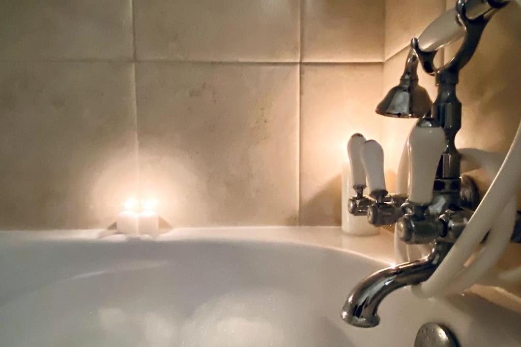 Free Breakfast, Pool, Spacious Aircon Hideaway Leilighet Mosta Eksteriør bilde