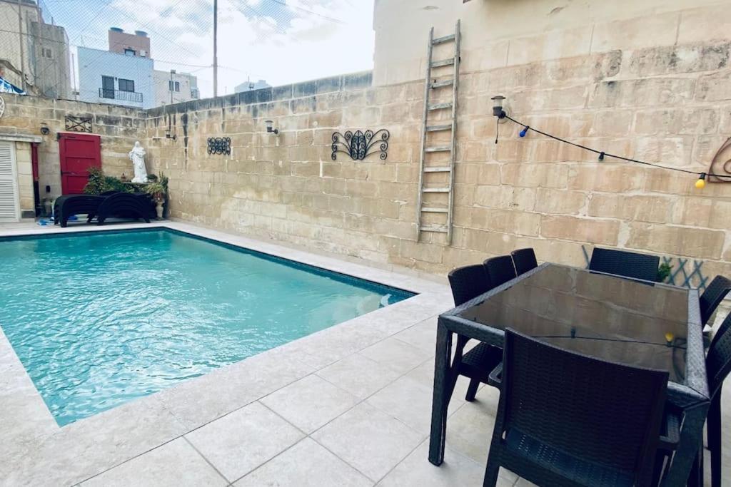 Free Breakfast, Pool, Spacious Aircon Hideaway Leilighet Mosta Eksteriør bilde
