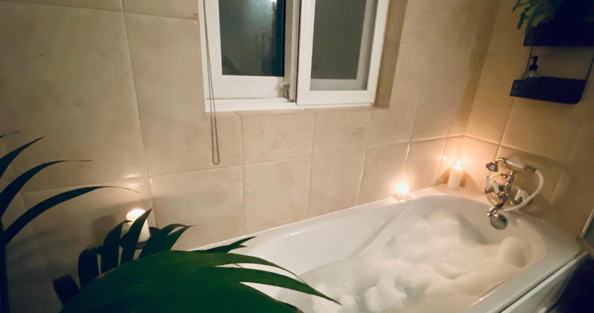 Free Breakfast, Pool, Spacious Aircon Hideaway Leilighet Mosta Eksteriør bilde