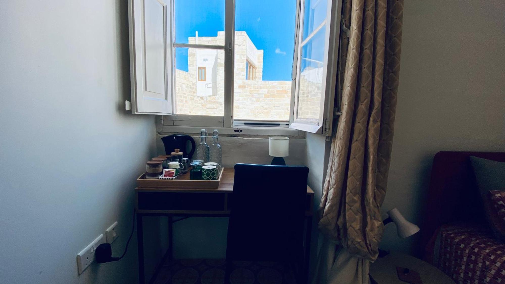Free Breakfast, Pool, Spacious Aircon Hideaway Leilighet Mosta Eksteriør bilde